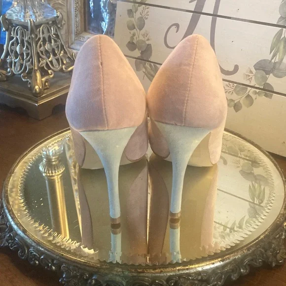Vintage Signature Blush and Cream Dana Stiletto Heels Size 9 - Picture 7 of 15